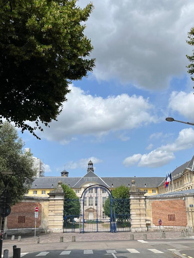 Le Flaubert, Appartement Et Parking En Centre Ville Rouen Exteriör bild